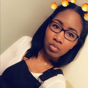 Meet your Posher, Elisa